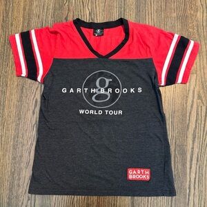 Garth Brooks Women’s World Tour Jersey #7 V-Neck T-Shirt  Size Large